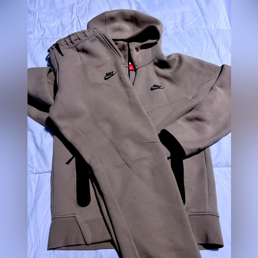 Nike Tech Sports Windrunner and Joggers Khaki/Black